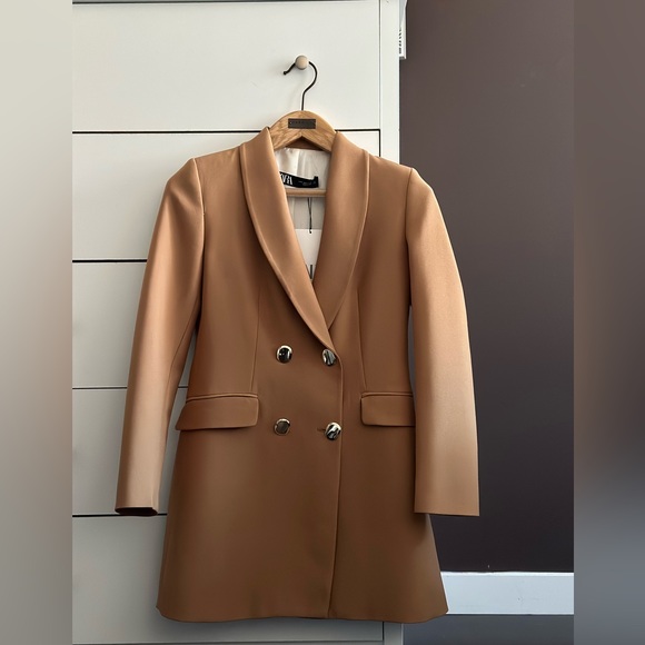 Zara Double Breasted Buttoned Frock
Blazer Coat - Picture 4 of 6
